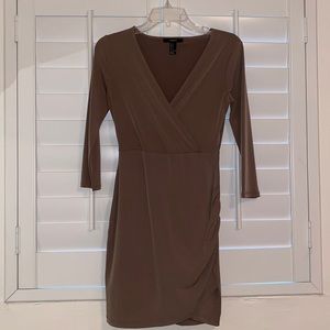 Fitted beige longsleeve dress